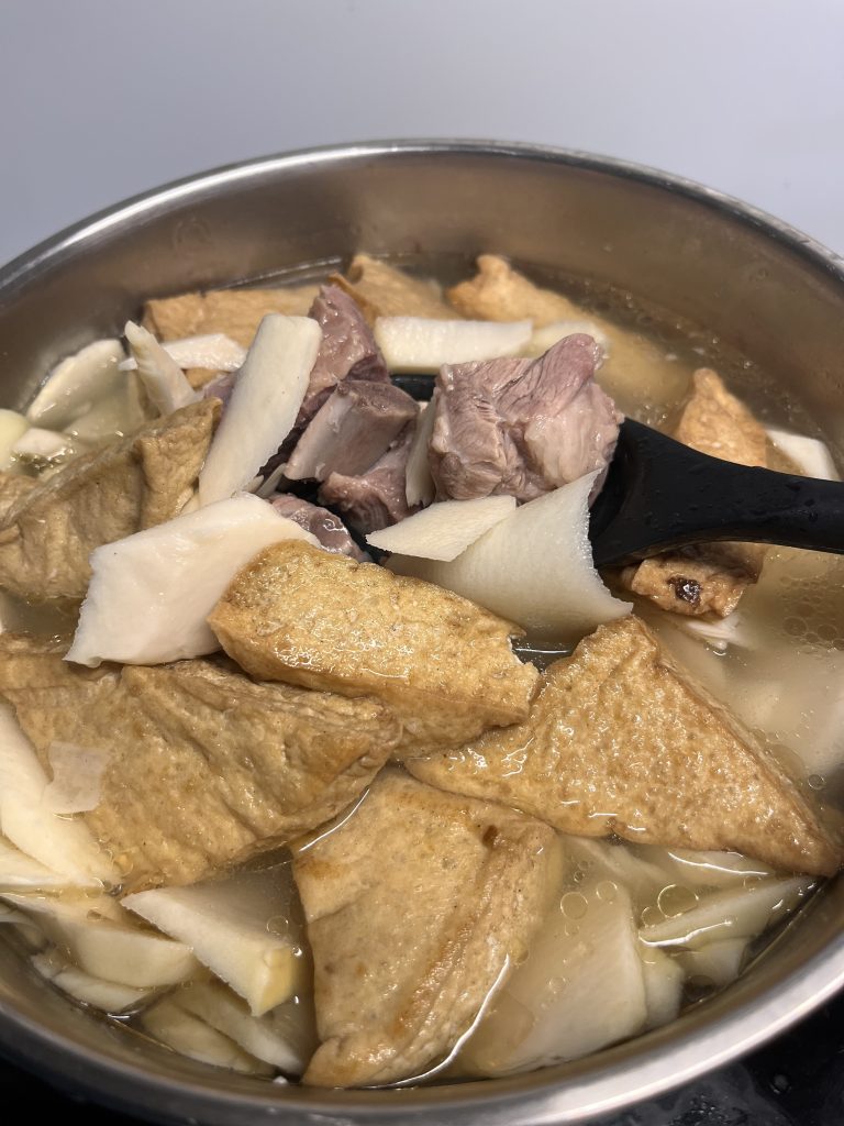 松美市場江家甜筍帶回家煮成的家常筍湯